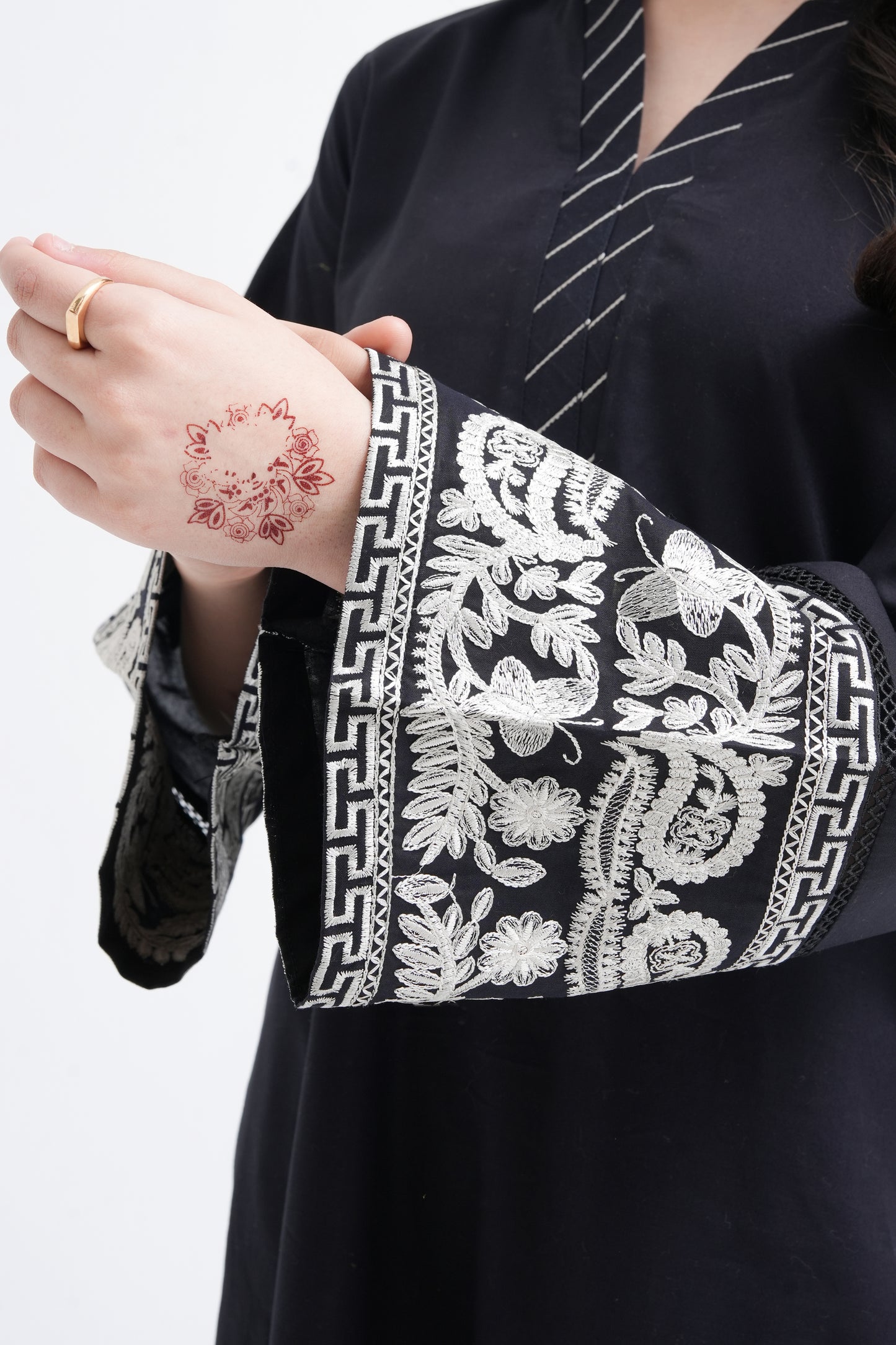 2 PIECE EMRODERED LAWN SUIT BLACK KV-1024