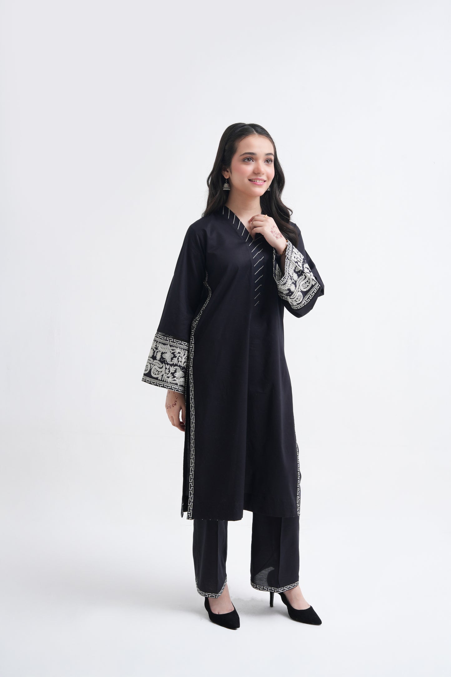 2 PIECE EMRODERED LAWN SUIT BLACK KV-1024