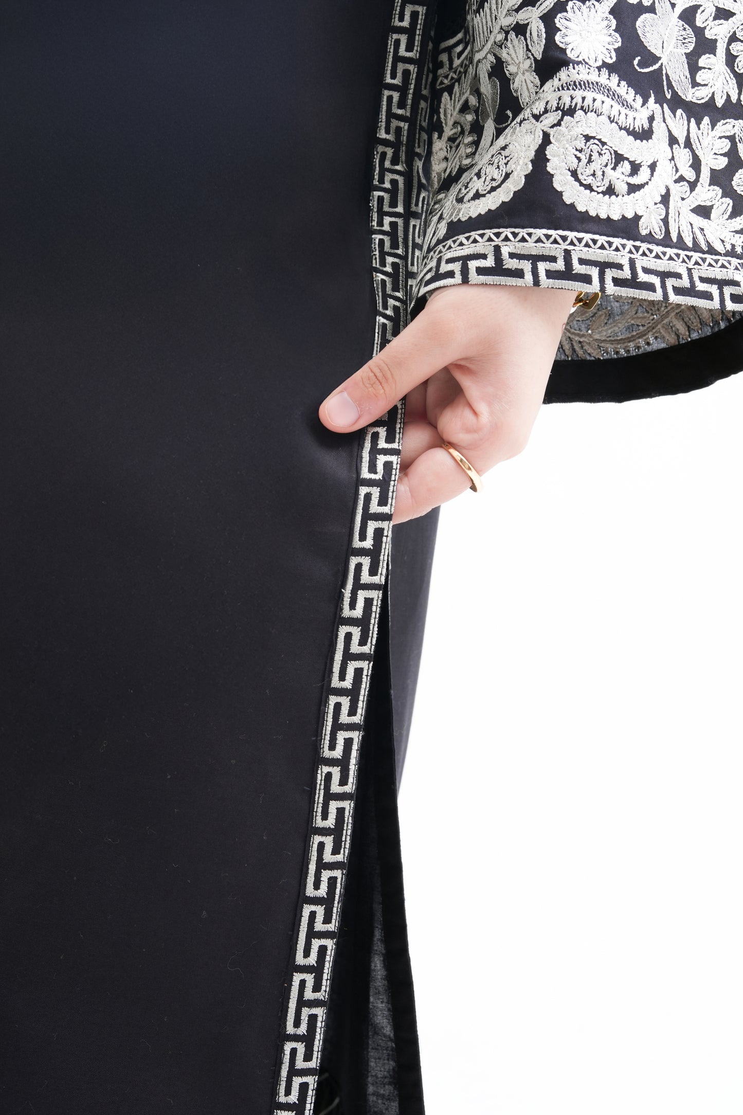 2 PIECE EMRODERED LAWN SUIT BLACK KV-1024