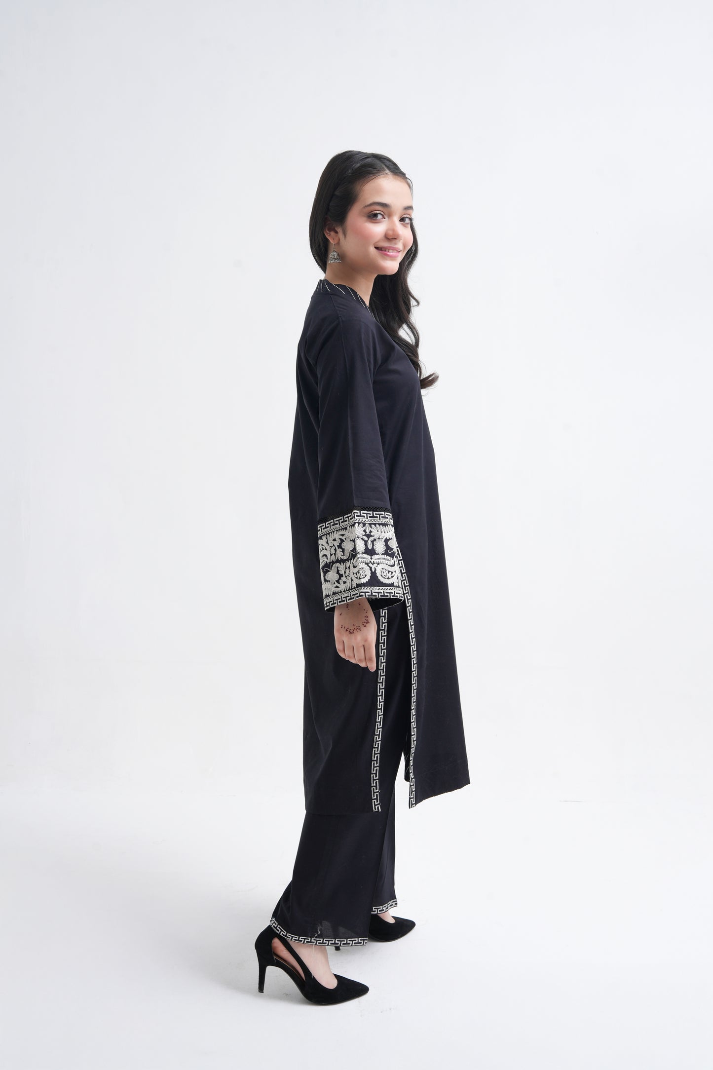 2 PIECE EMRODERED LAWN SUIT BLACK KV-1024