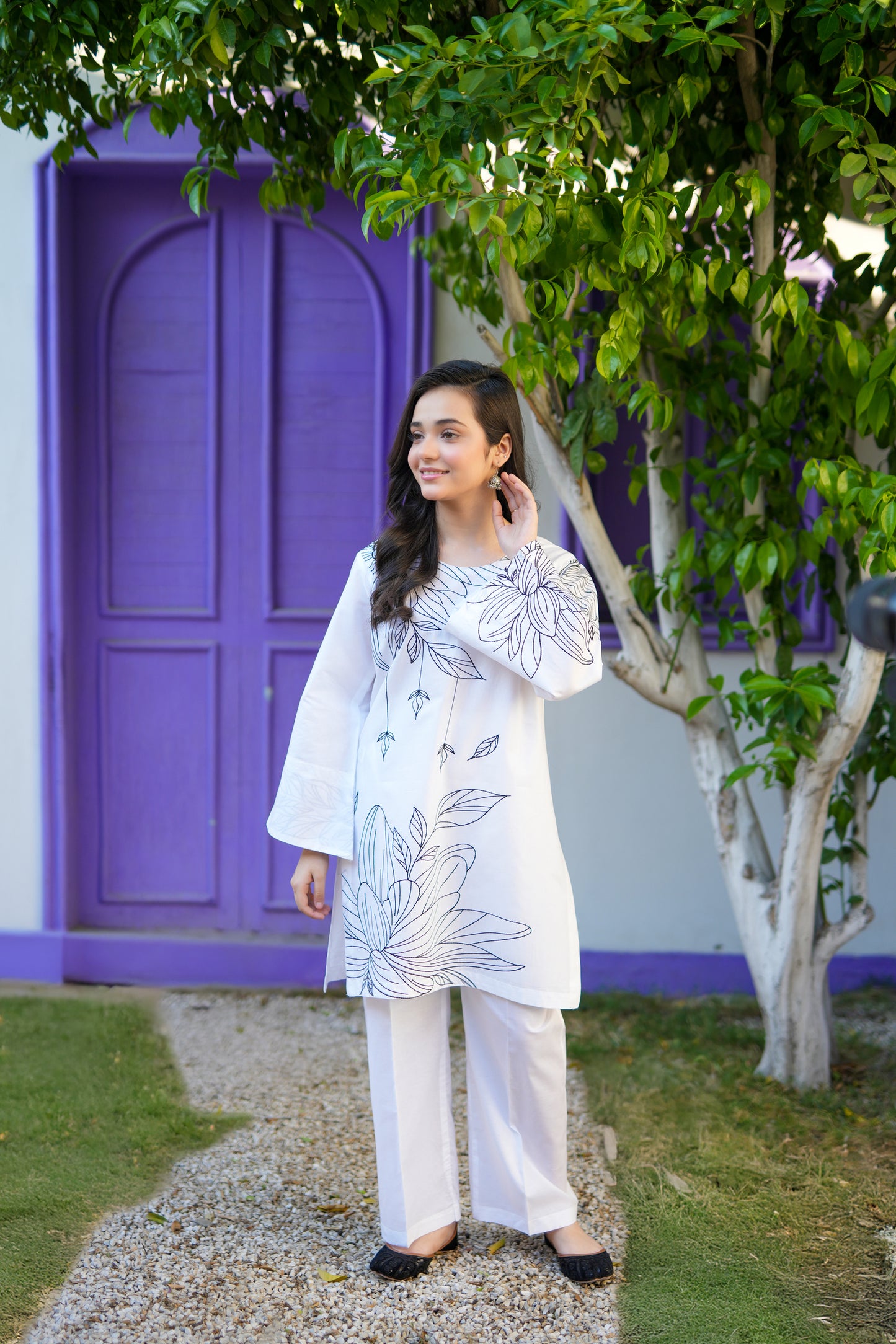 2 PIECE EMRODERED LAWN SUIT WHITE KRS-1022