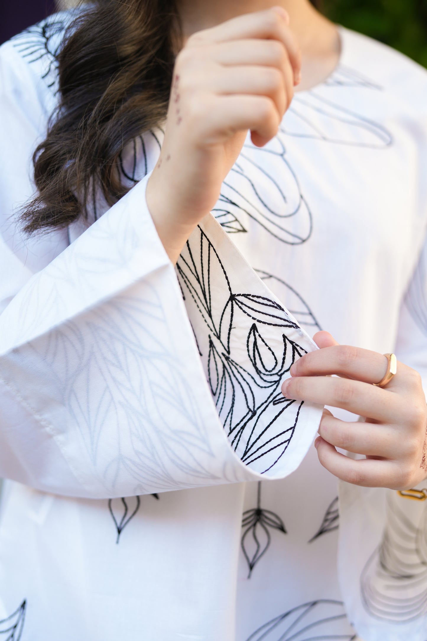 2 PIECE EMRODERED LAWN SUIT WHITE KRS-1022