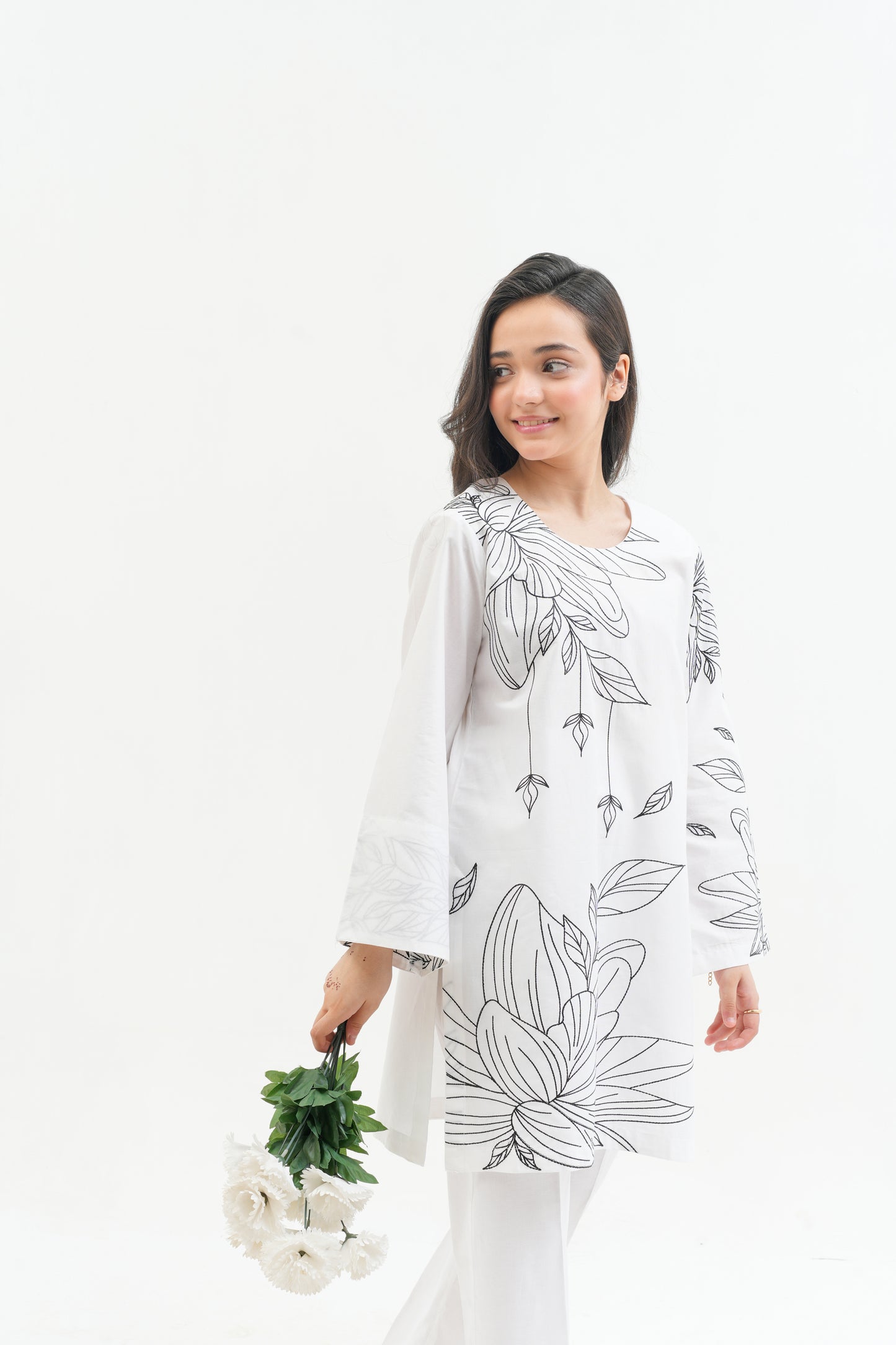 2 PIECE EMRODERED LAWN SUIT WHITE KRS-1022