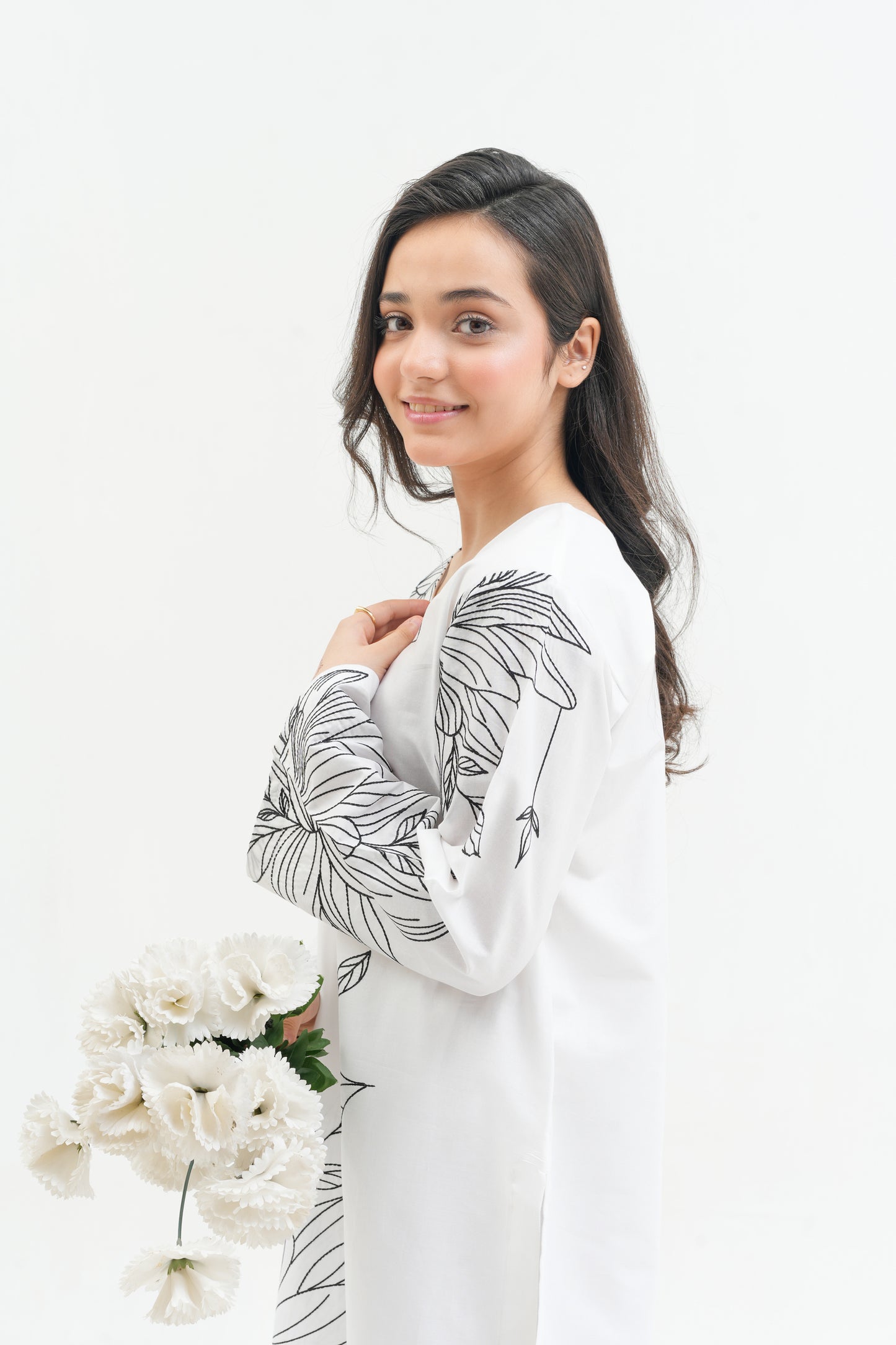 2 PIECE EMRODERED LAWN SUIT WHITE KRS-1022