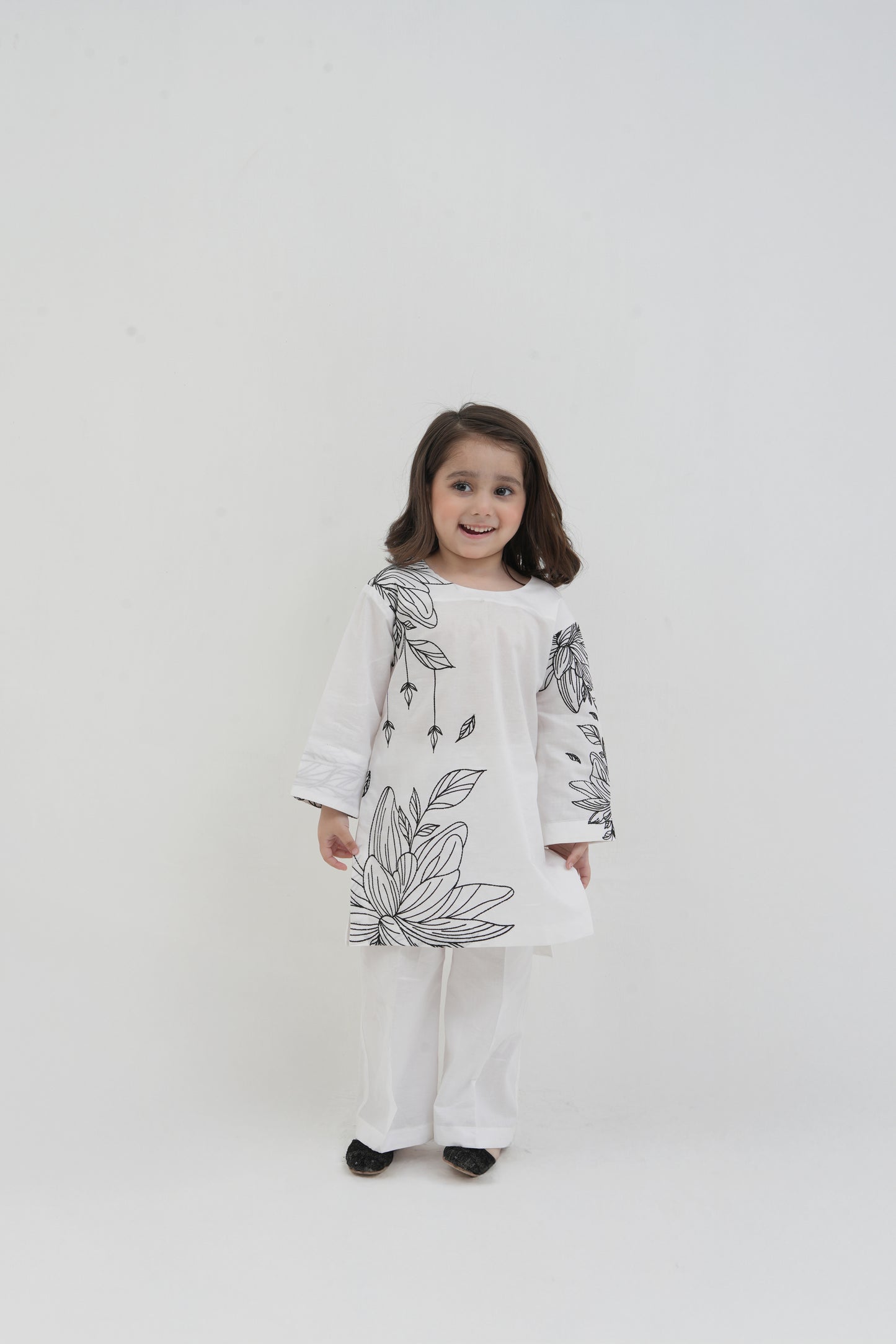 2 PIECE EMRODERED LAWN SUIT WHITE KRS-1022
