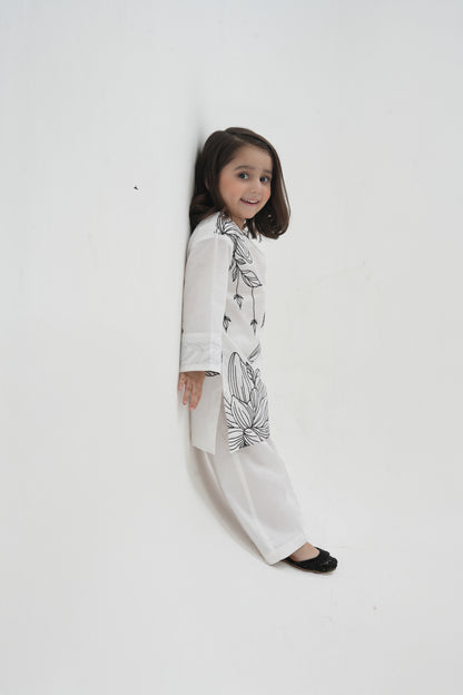 2 PIECE EMRODERED LAWN SUIT WHITE KRS-1022