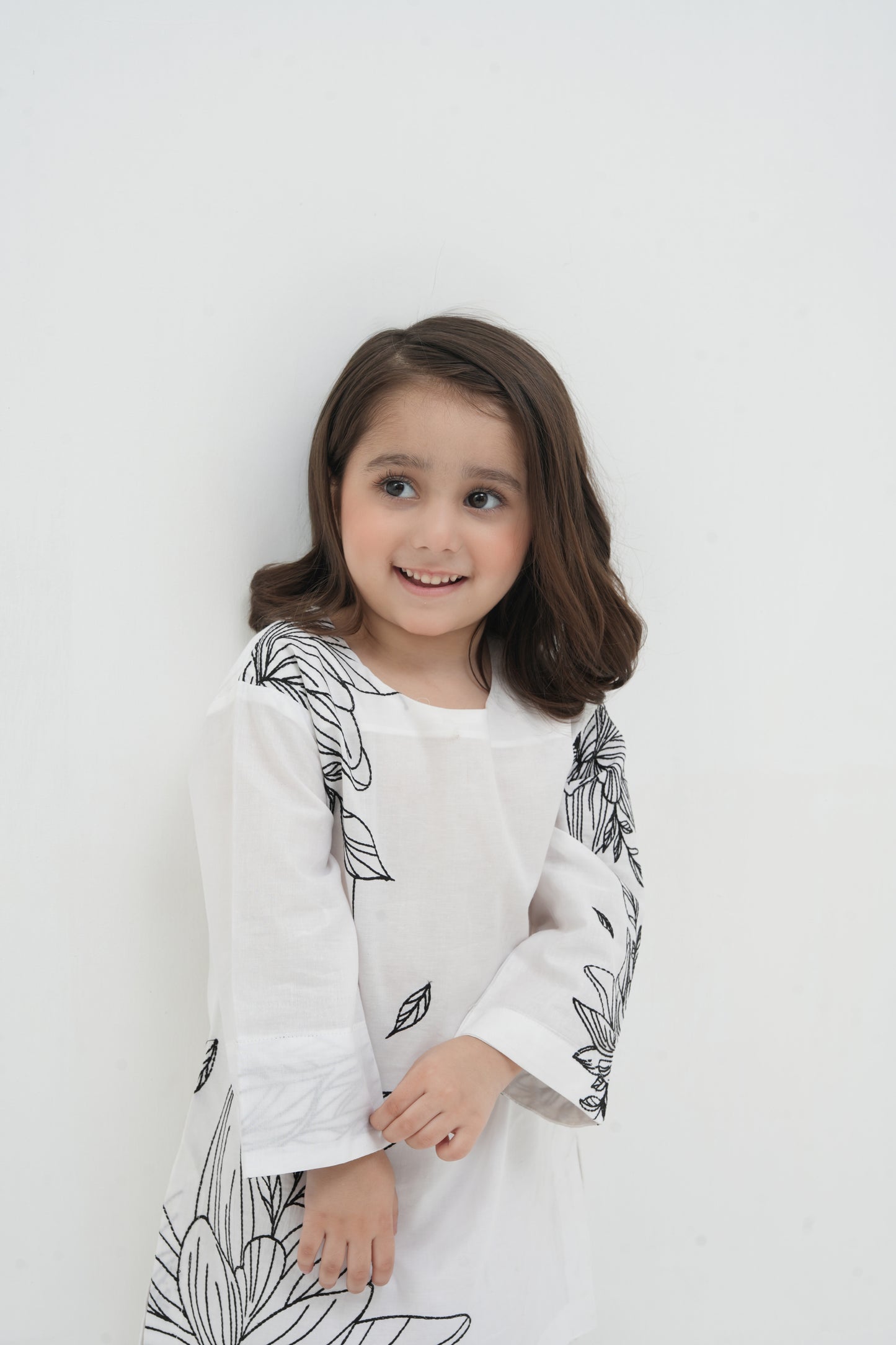 2 PIECE EMRODERED LAWN SUIT WHITE KRS-1022