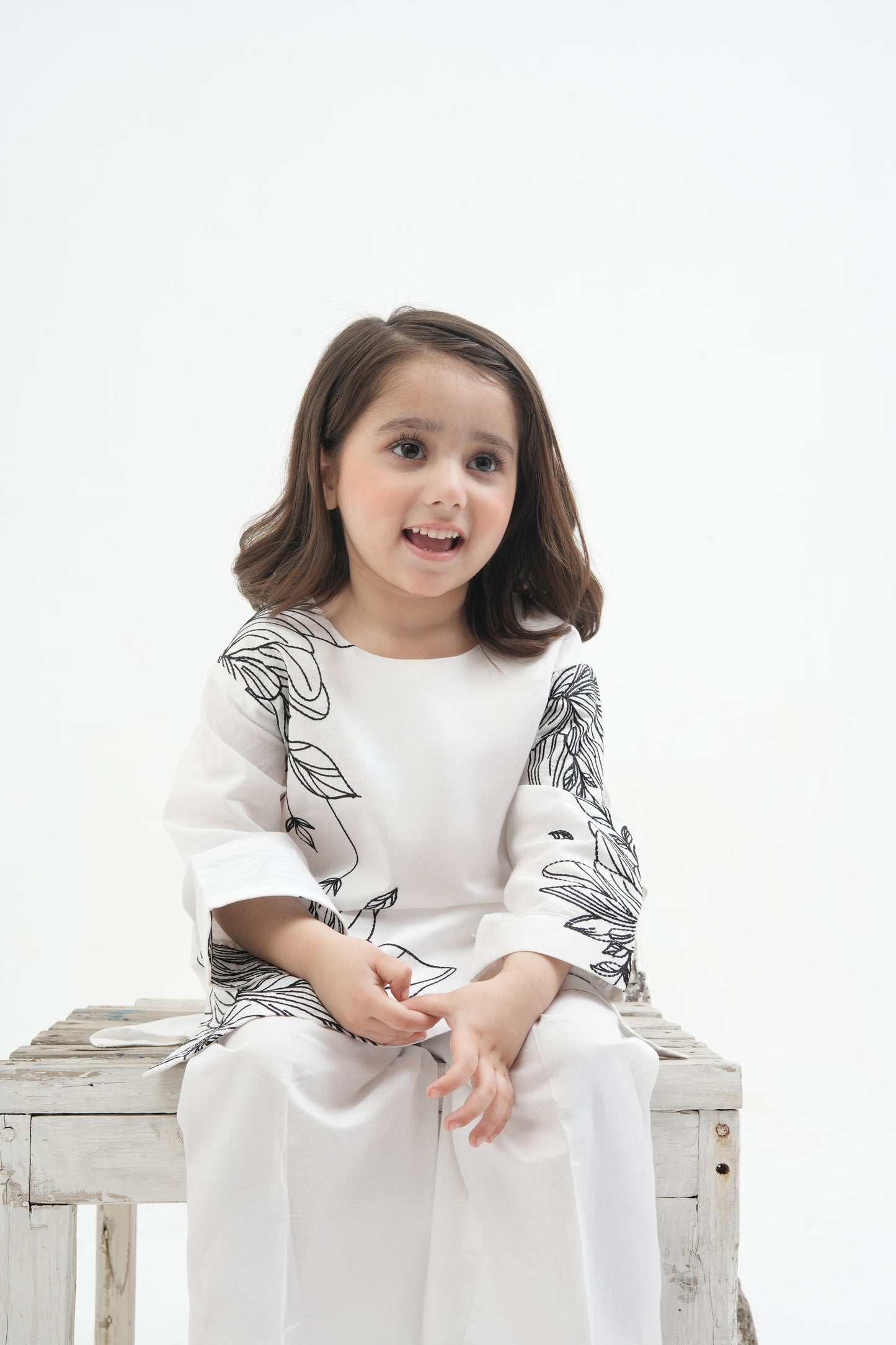 2 PIECE EMRODERED LAWN SUIT WHITE KRS-1022