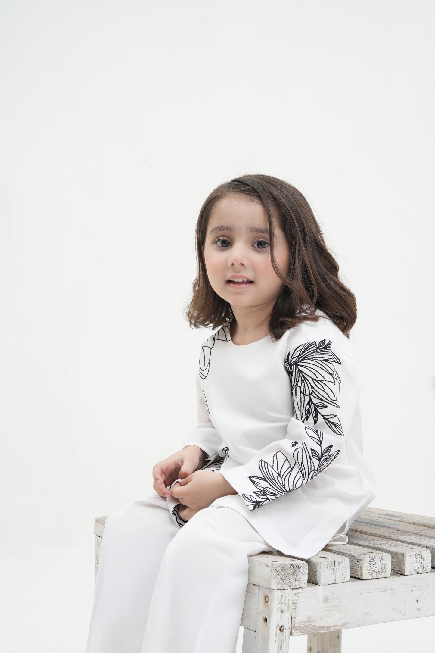 2 PIECE EMRODERED LAWN SUIT WHITE KRS-1022