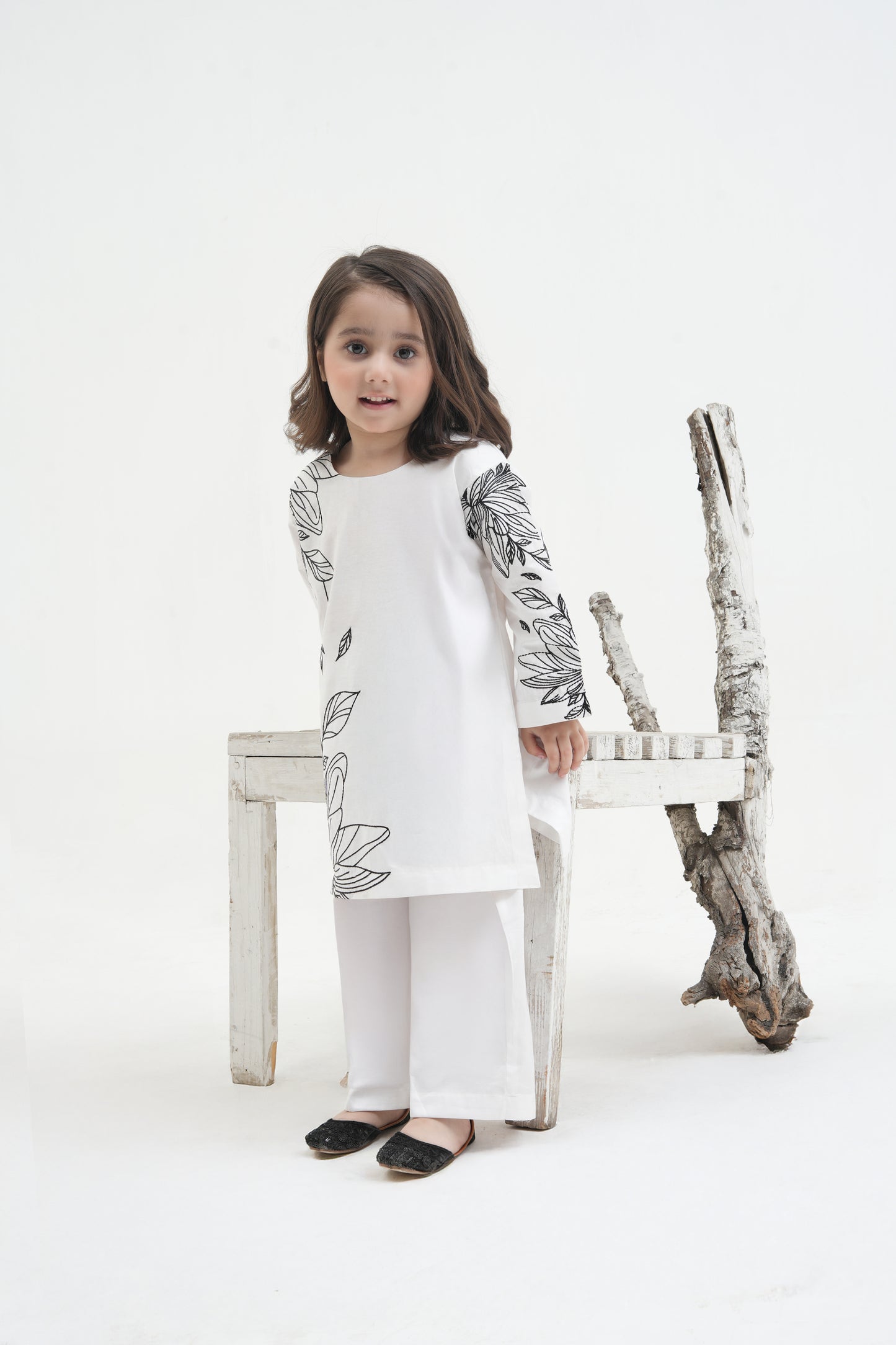 2 PIECE EMRODERED LAWN SUIT WHITE KRS-1022