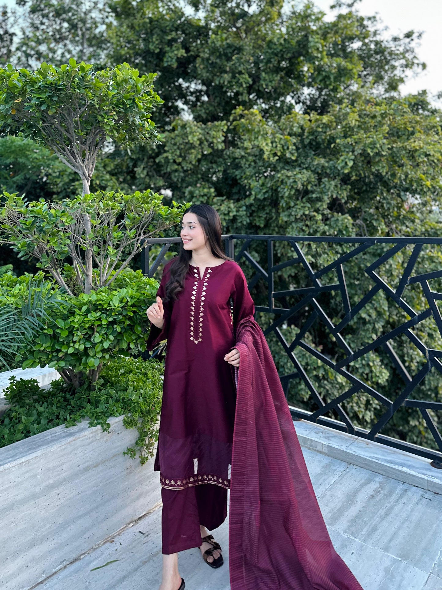 3 PIECE EMBROIDED LAWN SUIT MAROON KCG 4002