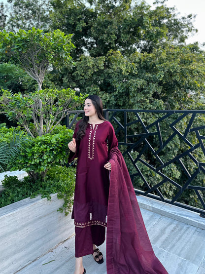 3 PIECE EMBROIDED LAWN SUIT MAROON KCG 4002