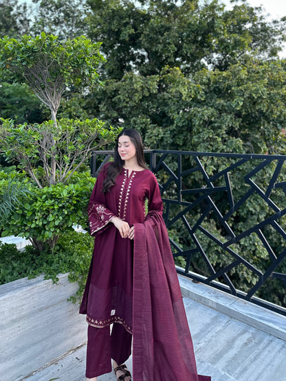 3 PIECE EMBROIDED LAWN SUIT MAROON KCG 4002