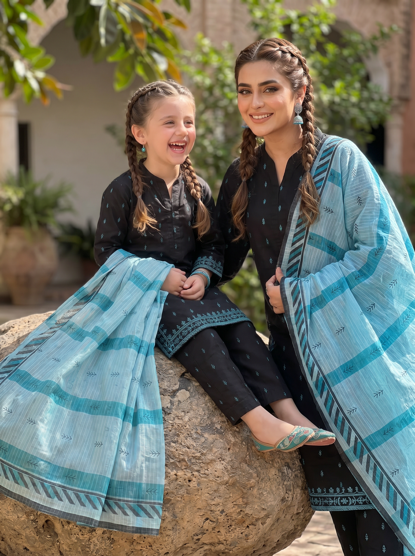 3 PIECE EMBROIDED LAWN SUIT BLACK KMB 4001